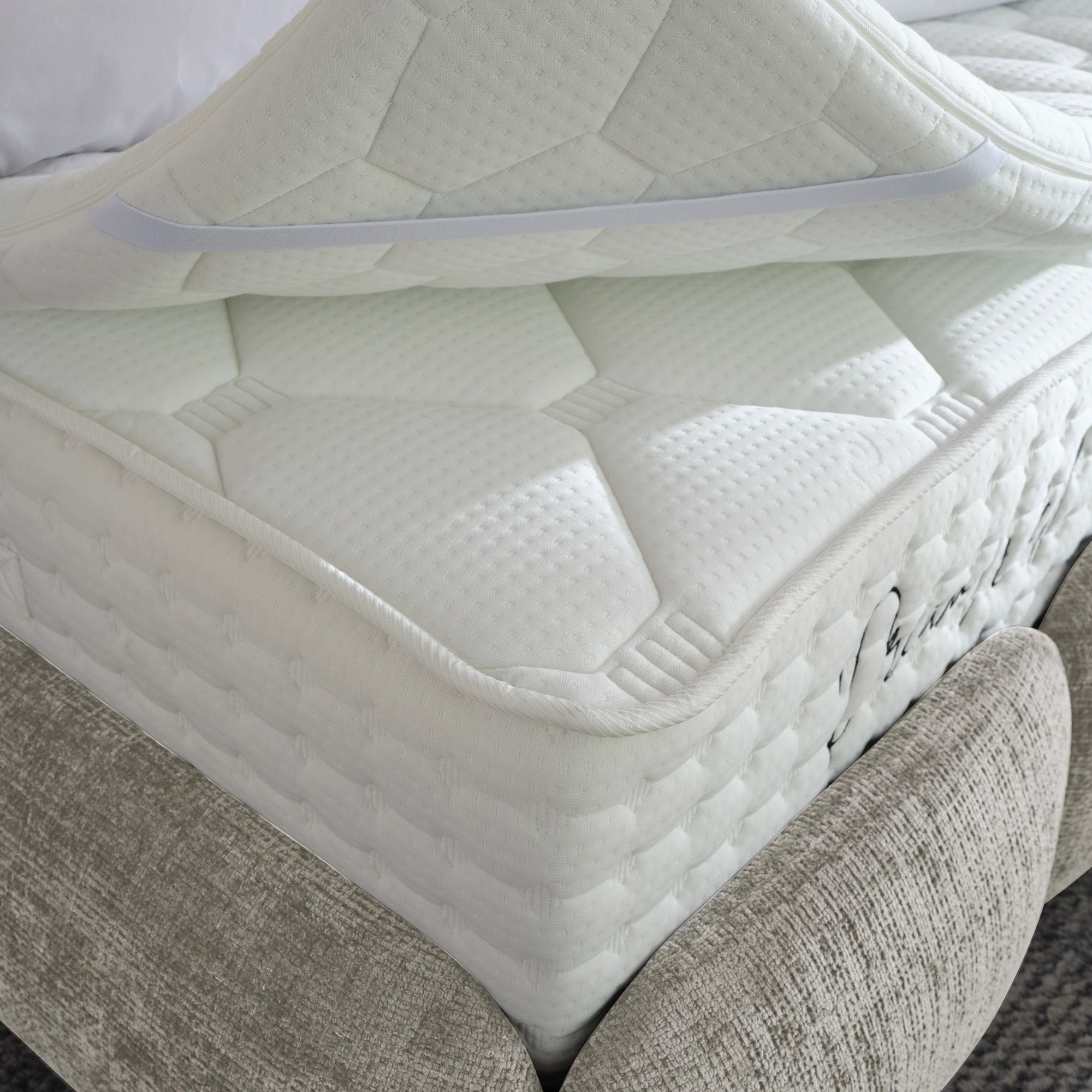 Bett mit Stauraum VERONICA