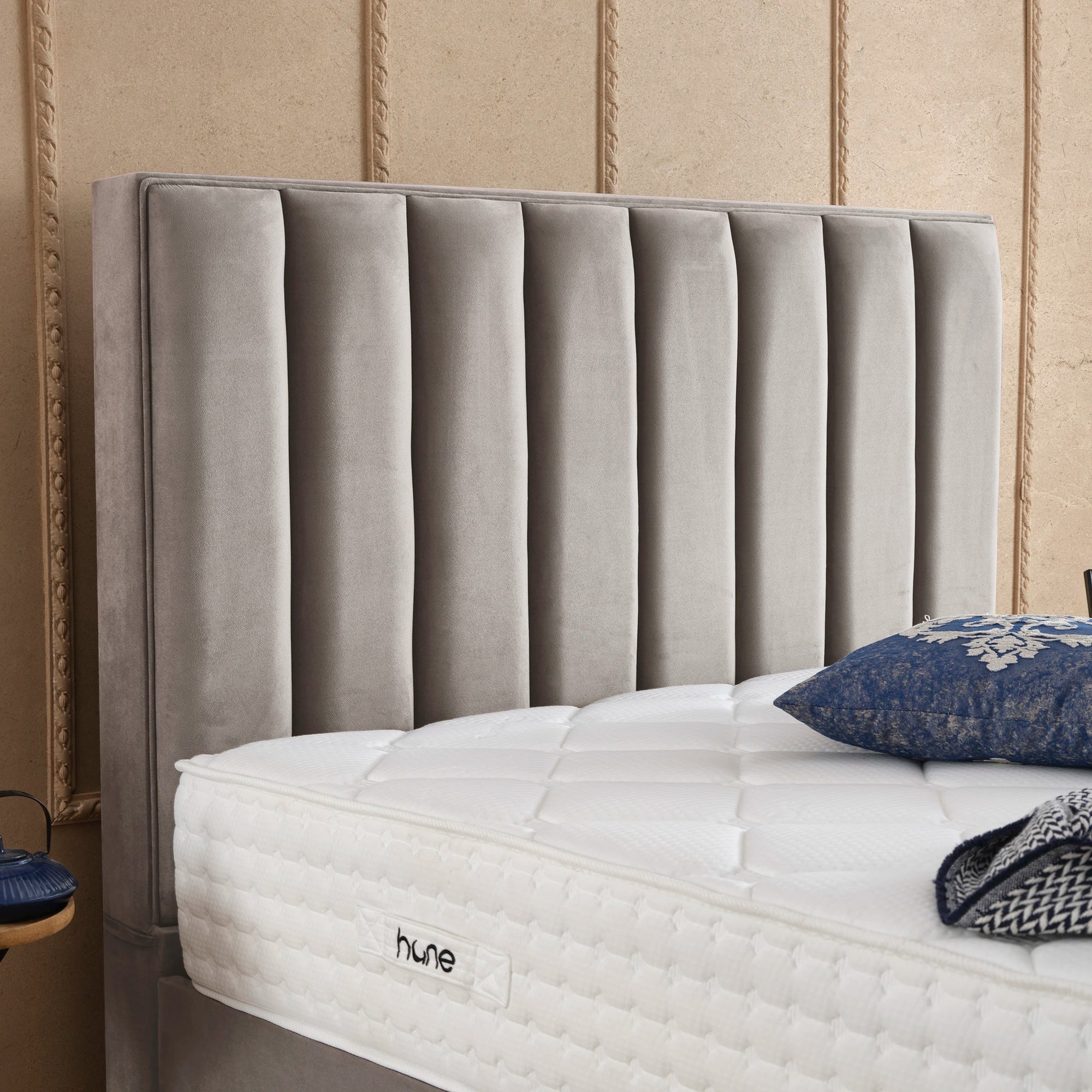 Posteľ s úložným priestorom VERTIKÁLNA