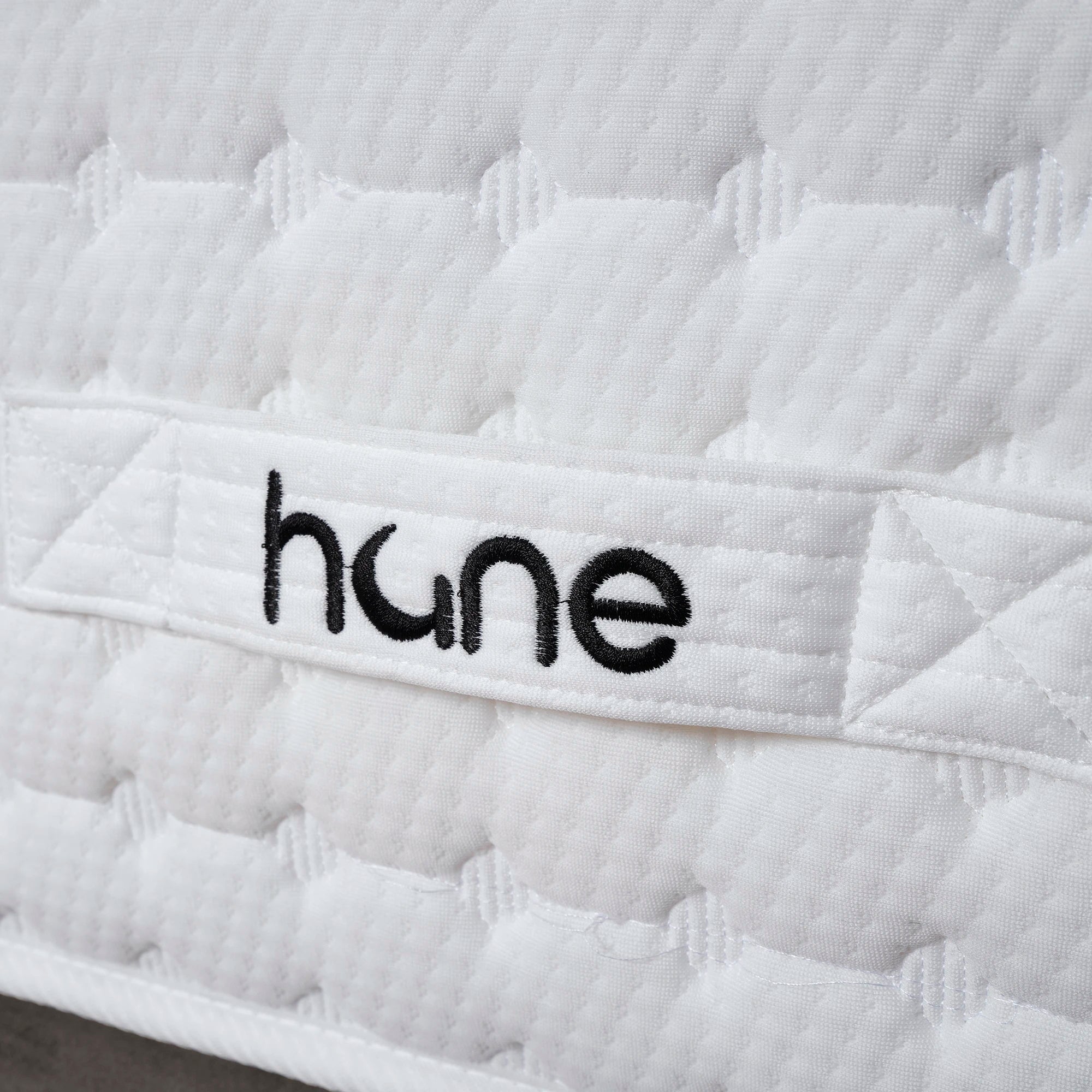 Posteľ s pružinovým boxom CASTLE