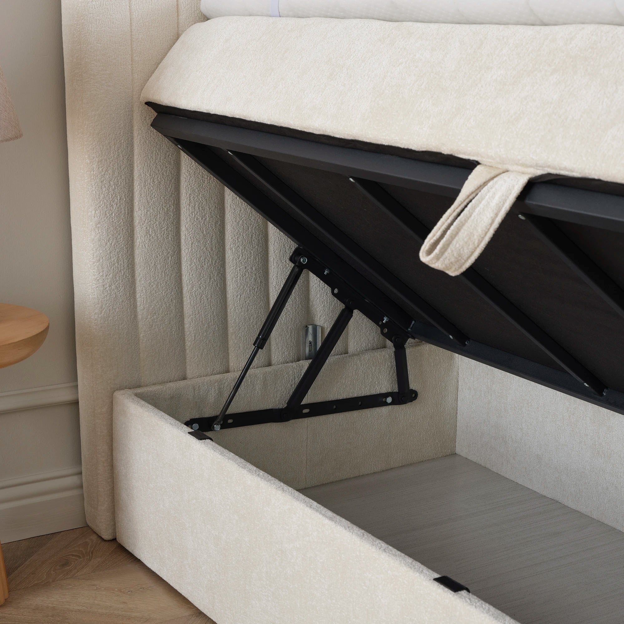 Posteľ s boxspringom a úložným priestorom MIRA