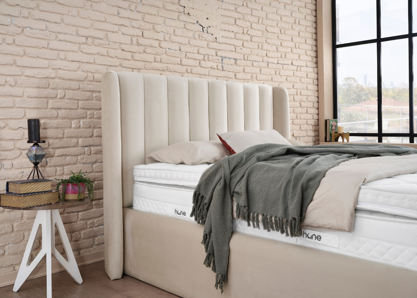 Posteľ s úložným priestorom XXL COMO