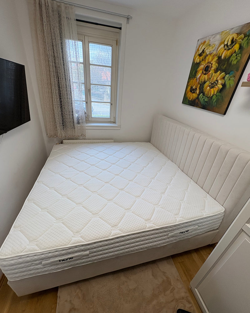 Bett mit Stauraum Line