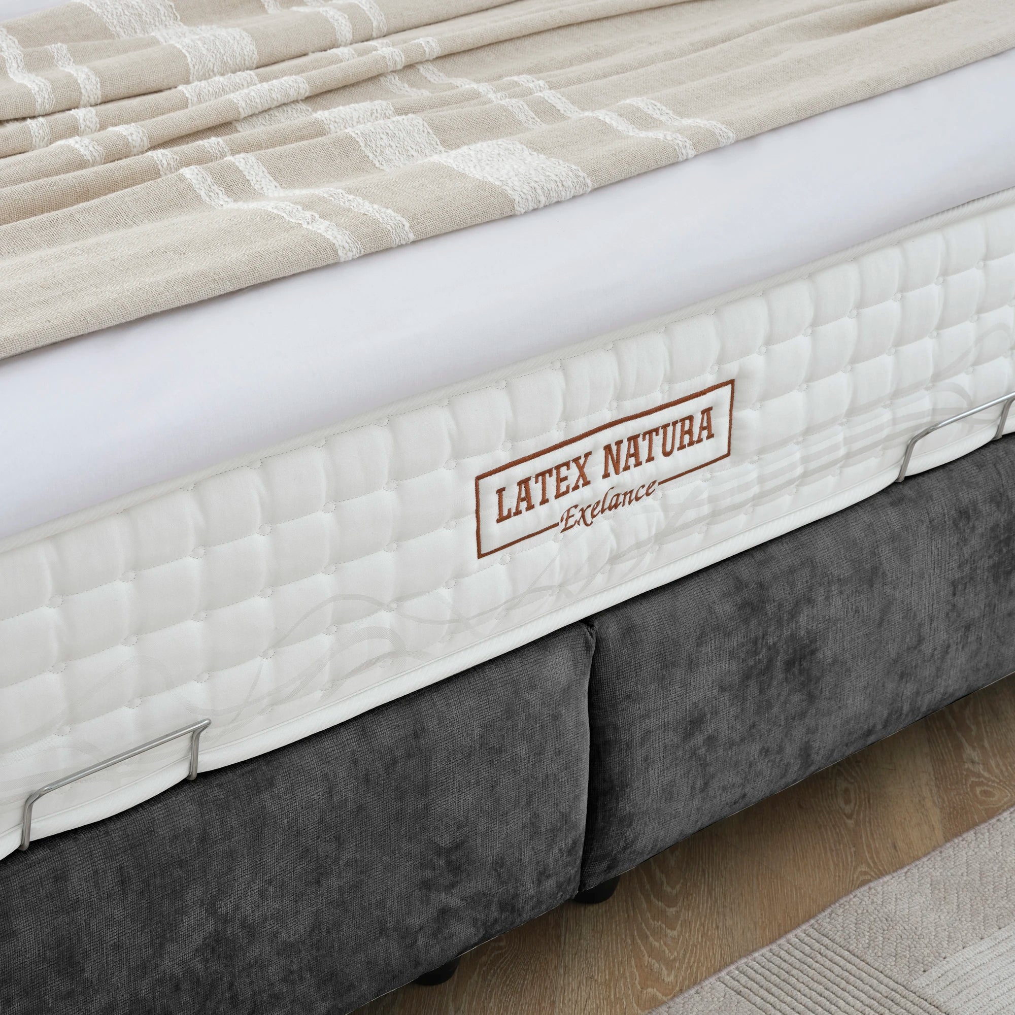 Bett mit Stauraum SleepPro