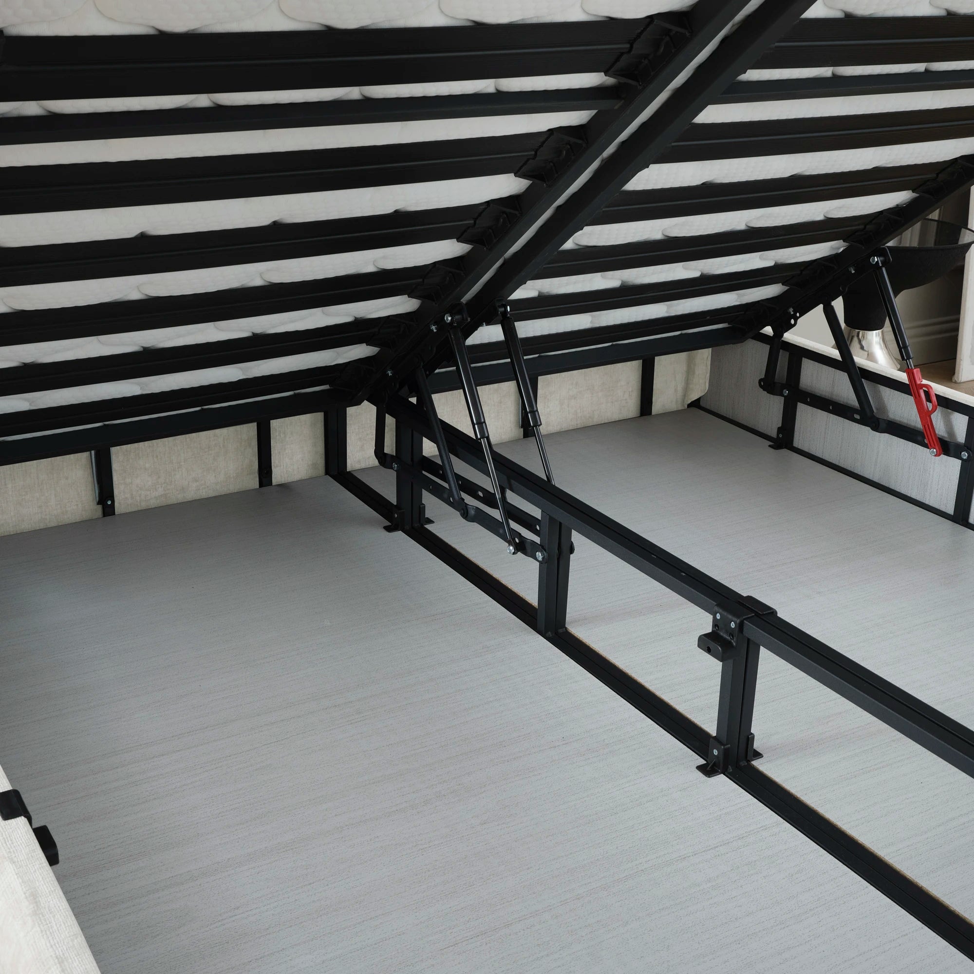 Bett mit Stauraum SleepPro