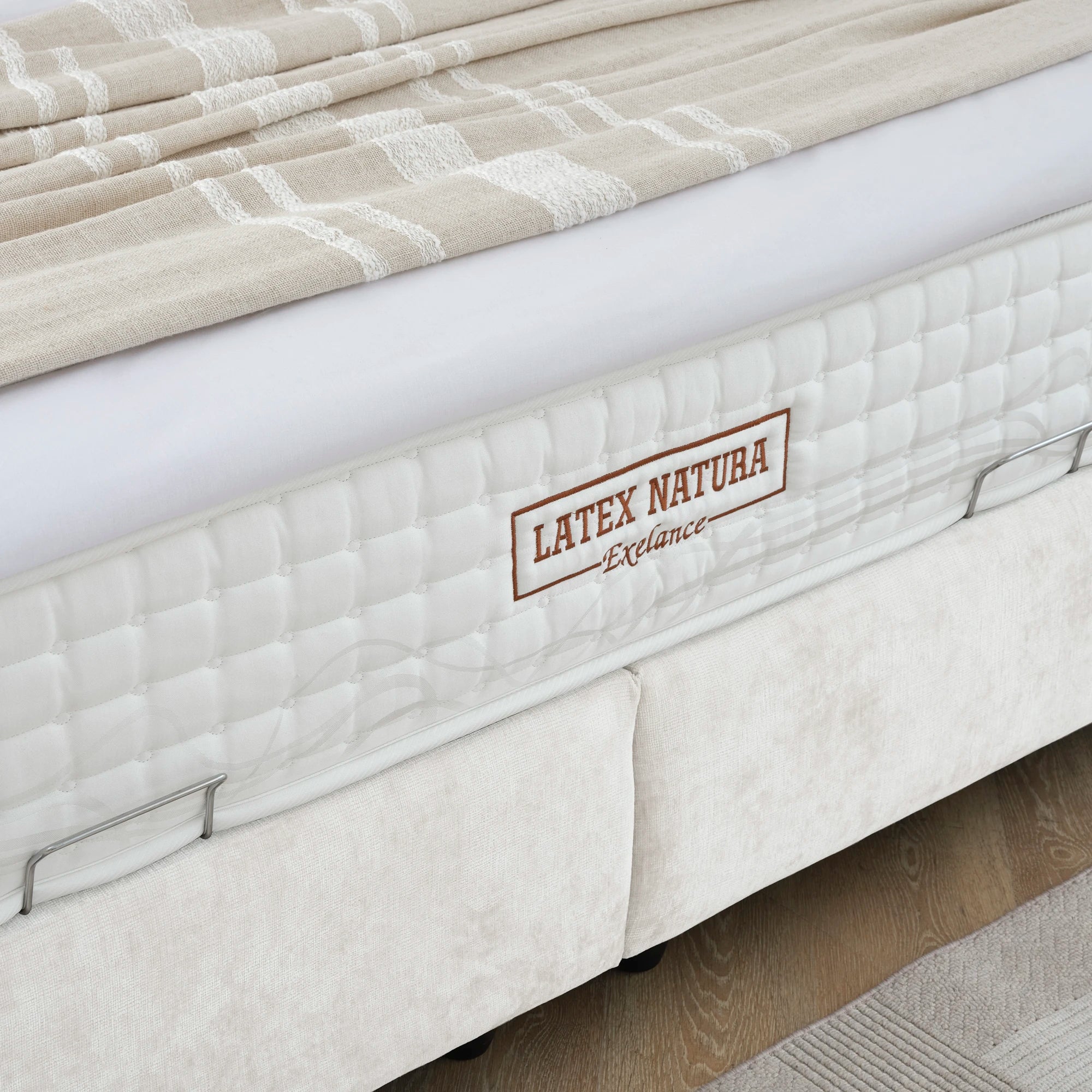 Bett mit Stauraum SleepPro