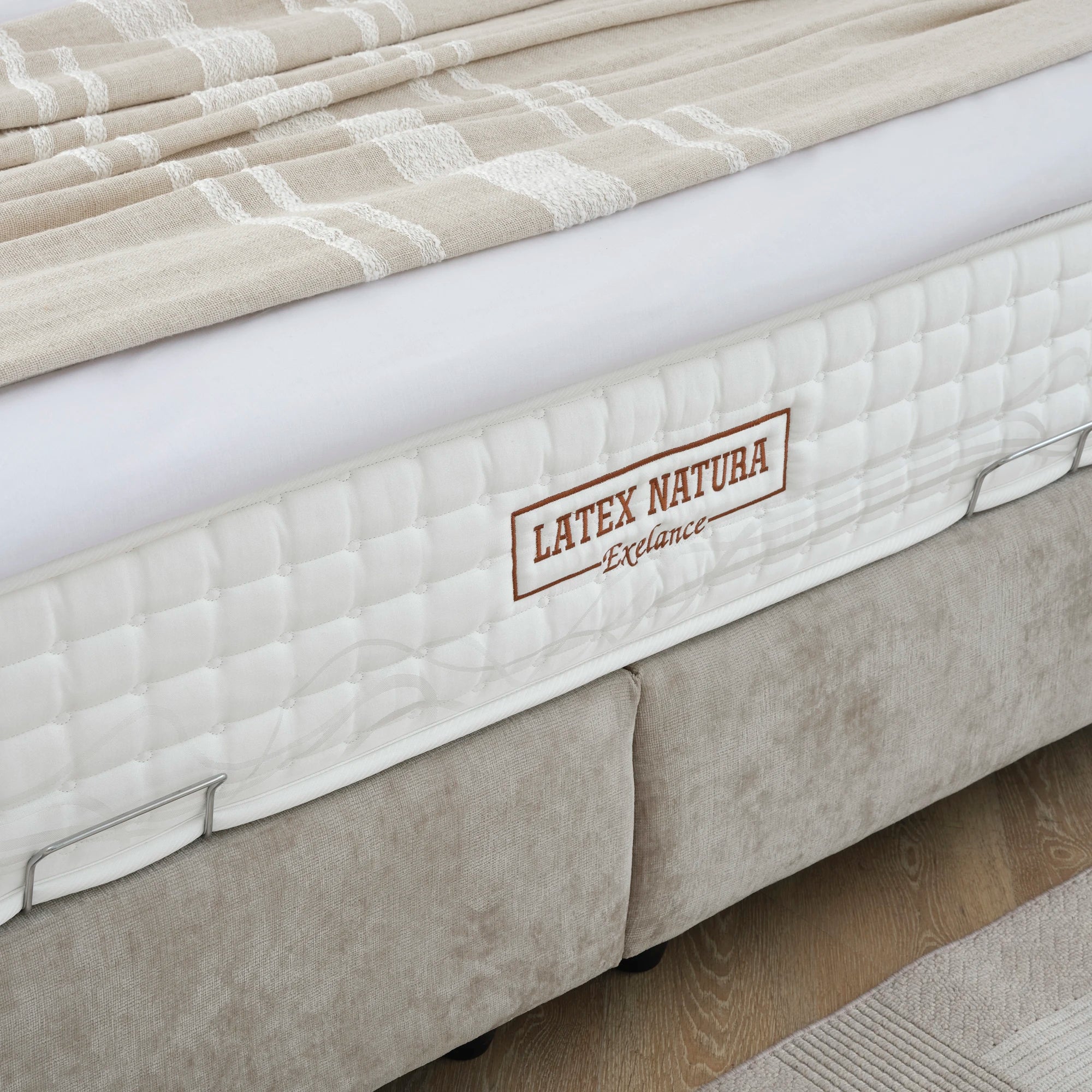 Bett mit Stauraum SleepPro