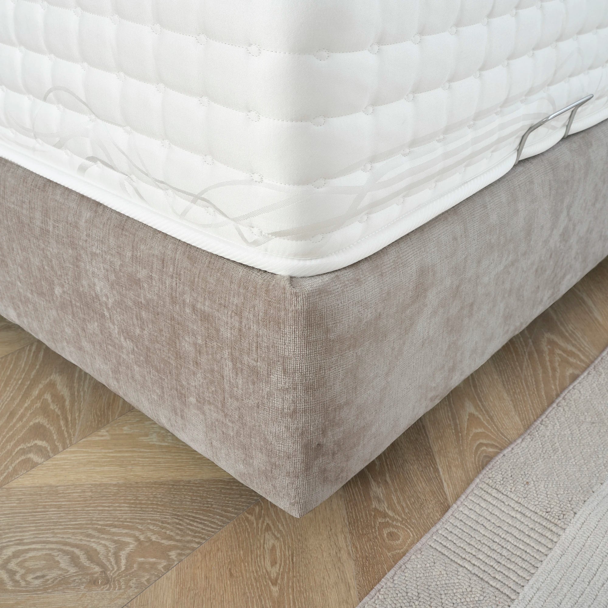 Bett mit Stauraum SleepPro