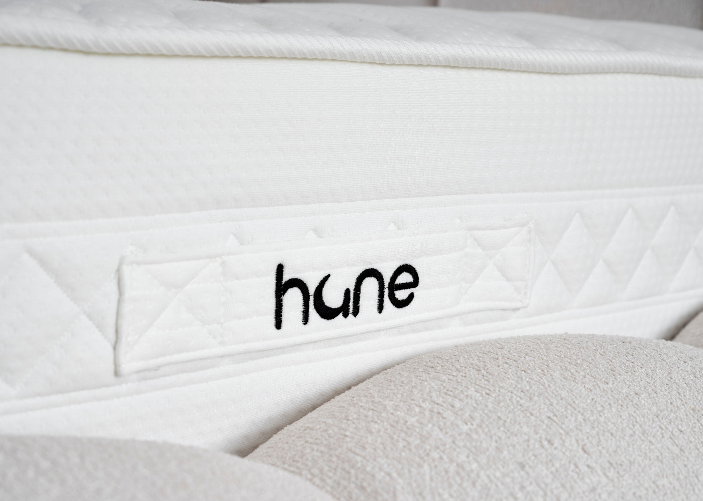 Posteľ s úložným priestorom WAVY